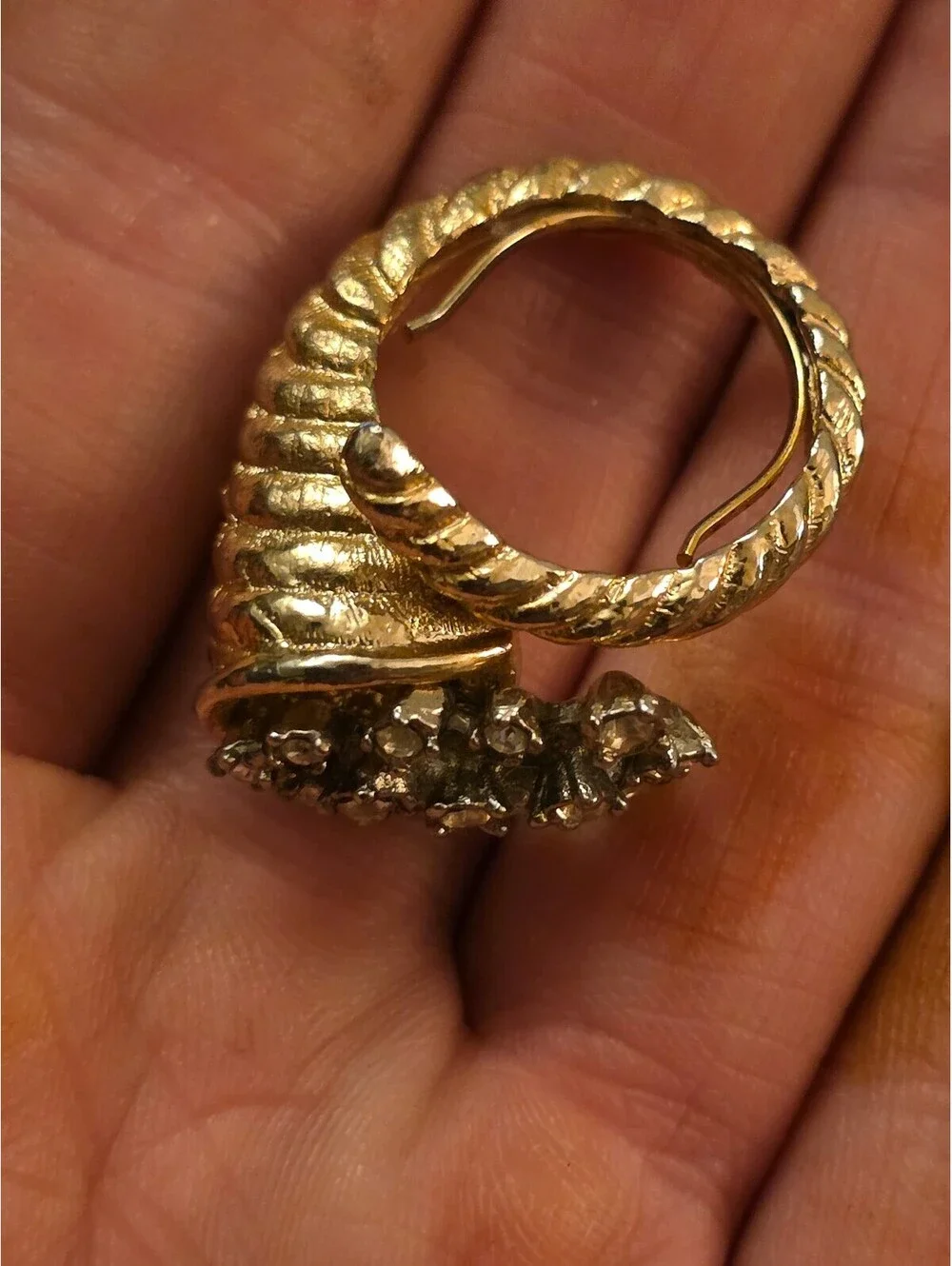 Vintage Gold Tone Cornucopia Horn of Plenty Rhinestone Cocktail Ring  Sz 7